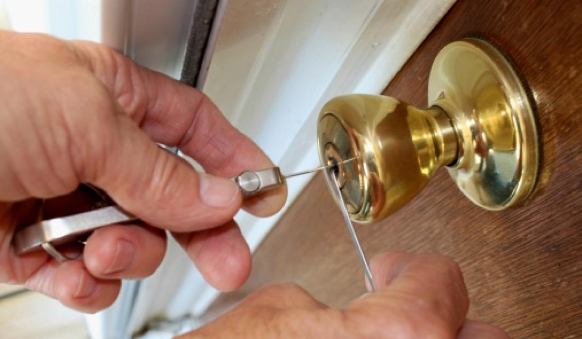When should you call a locksmith?