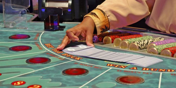 Should I play baccarat at online casinos?